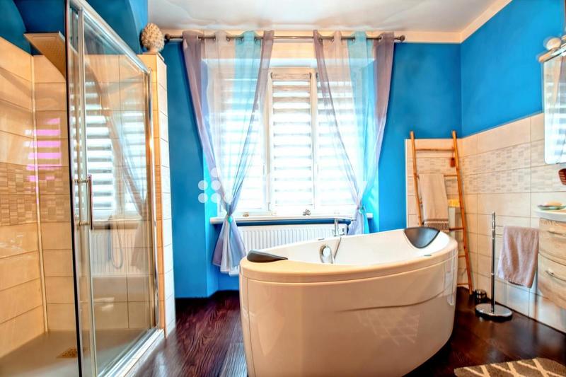 Maison - 400 m² - 12 pièces