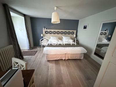 Local commercial - 46 pièces