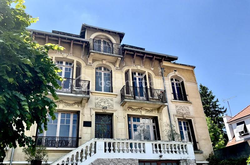 Maison de maîtres - 480 m² - 9 pièces