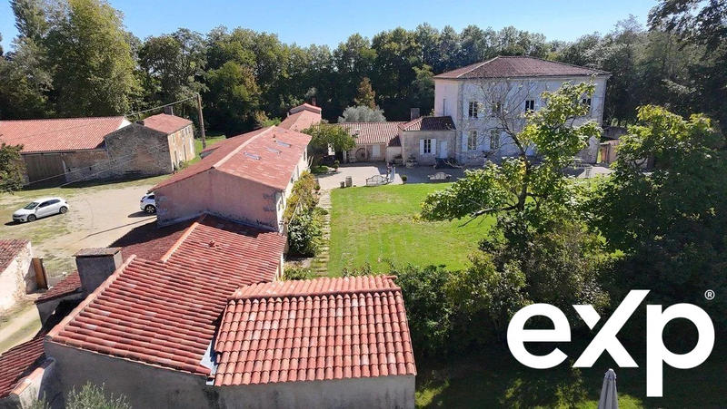 Maison - 768 m² - 17 pièces