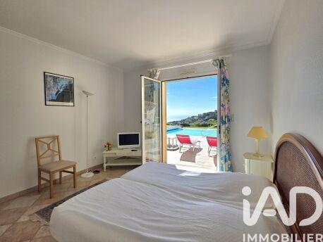 Maison - 352 m² - 7 pièces