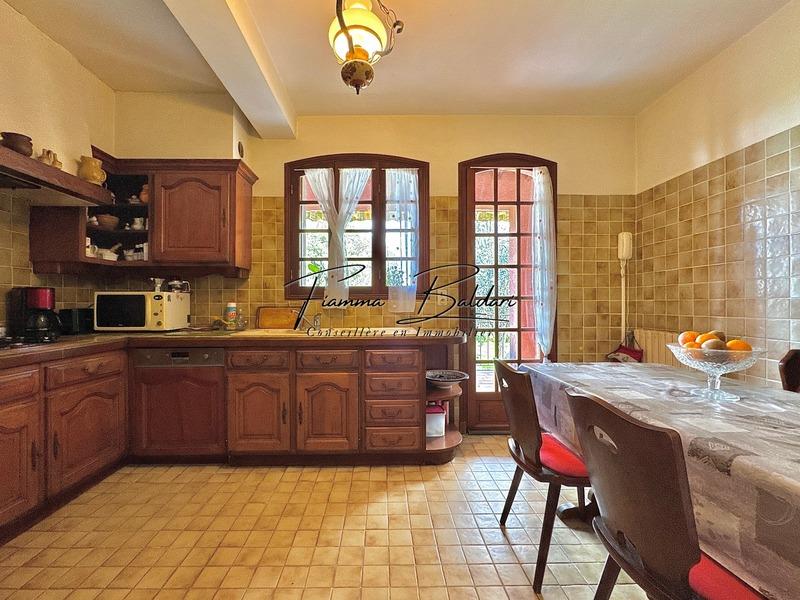 Maison - 206 m² - 7 pièces