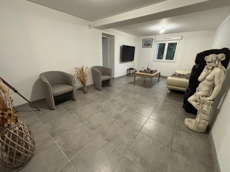 Maison - 260 m² - 20 pièces