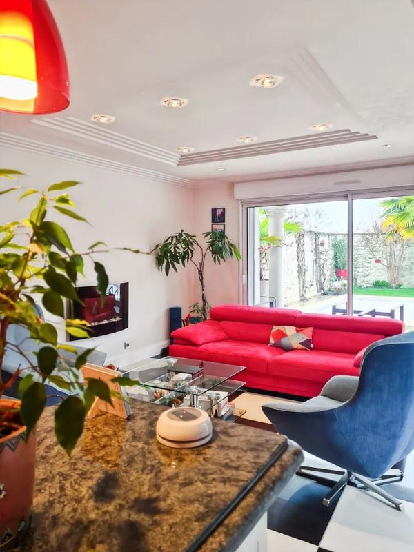 Maison - 230 m² - 7 pièces