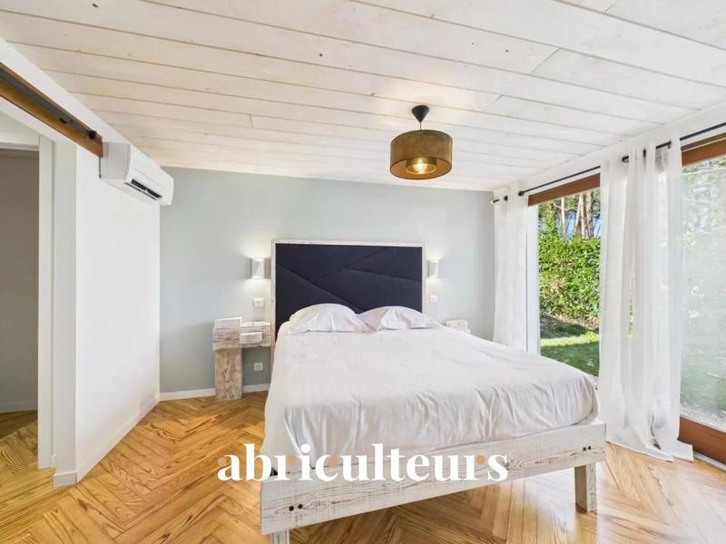 Propriété - 295 m² - 10 pièces