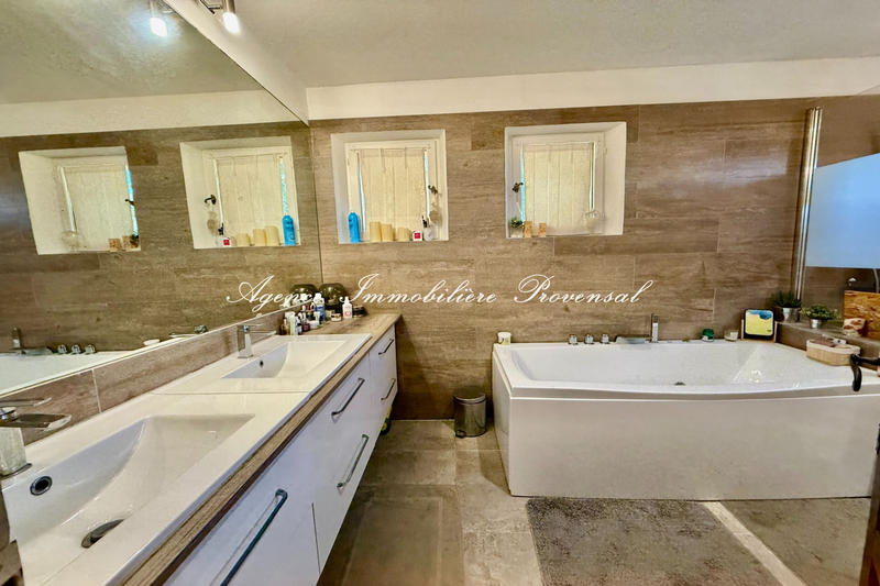 Maison - 167 m² - 6 pièces