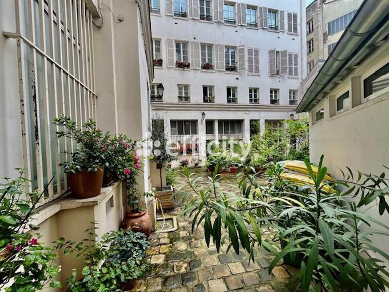 Appartement bourgeois - 202 m² - 9 pièces