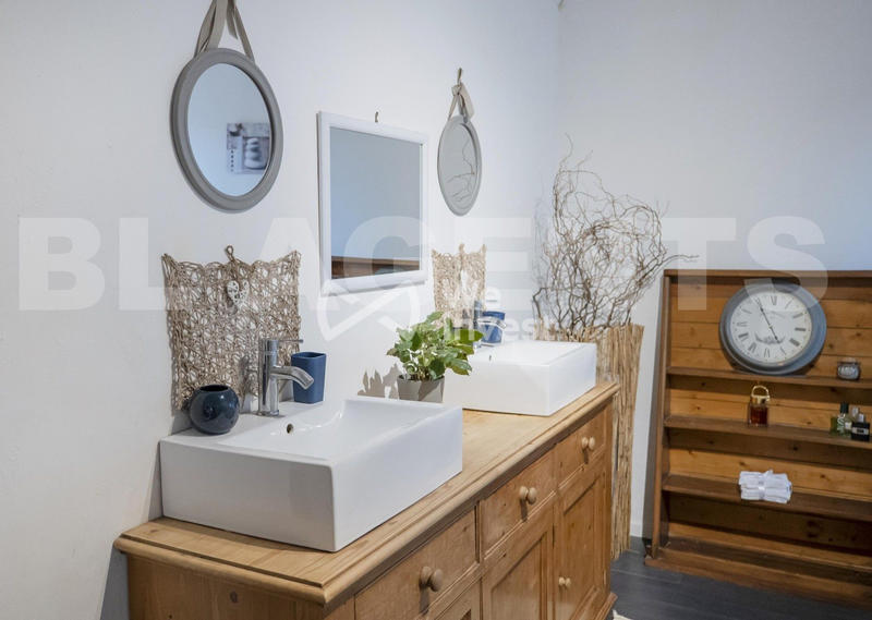 Maison - 220 m² - 9 pièces