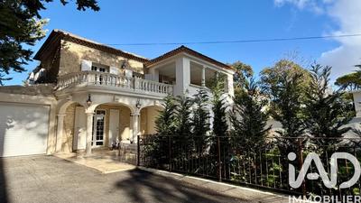 Maison - 225 m² - 10 pièces