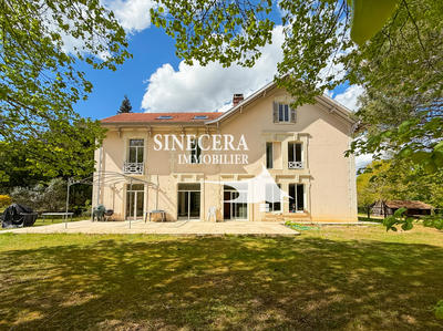 Propriété - 360 m² - 14 pièces