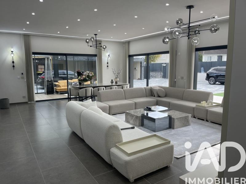 Maison - 255 m² - 6 pièces