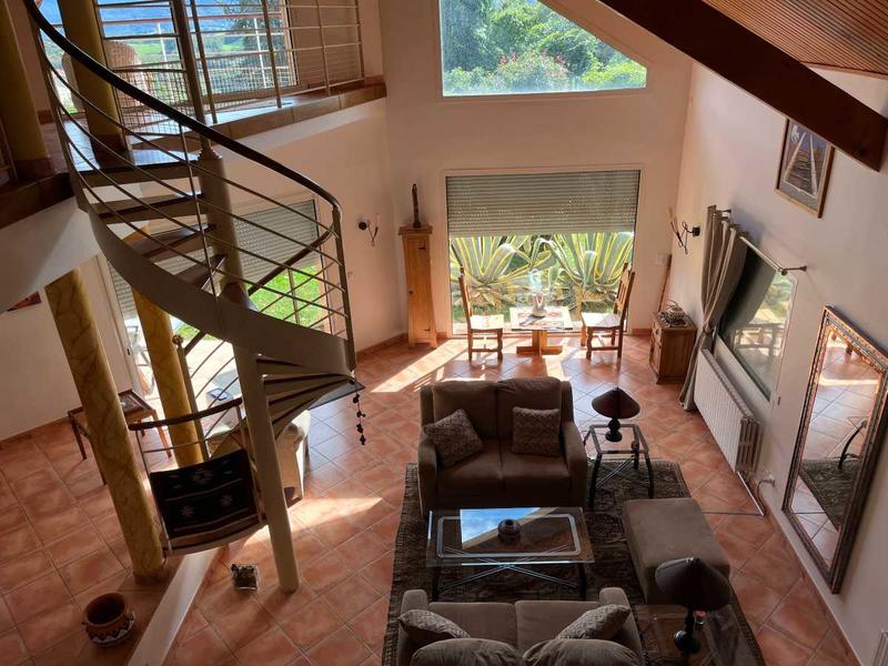 Maison - 370 m² - 7 pièces