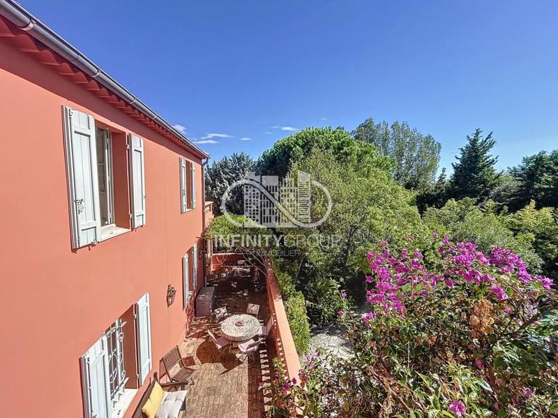 Appartement - 277 m² - 16 pièces