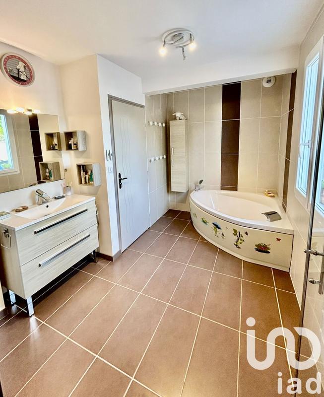 Maison - 200 m² - 6 pièces