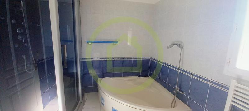 Maison - 260 m² - 8 pièces