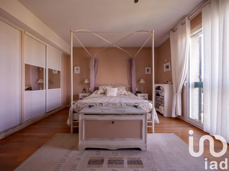 Maison - 300 m² - 13 pièces