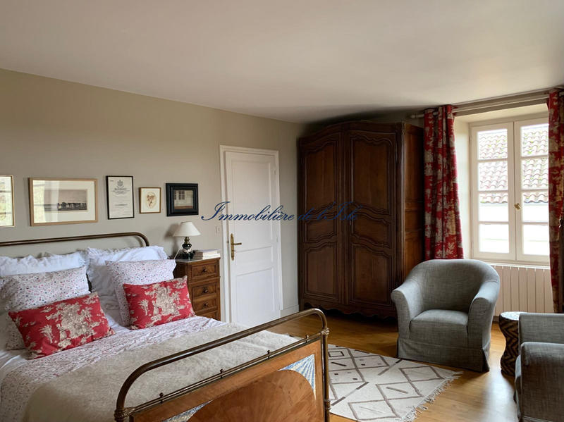 Maison - 253 m² - 13 pièces