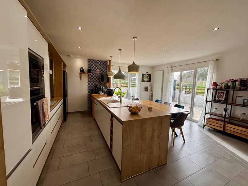 Maison - 97 m² - 5 pièces