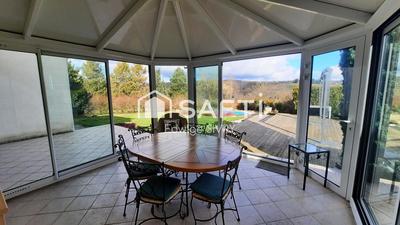 Maison - 235 m² - 8 pièces