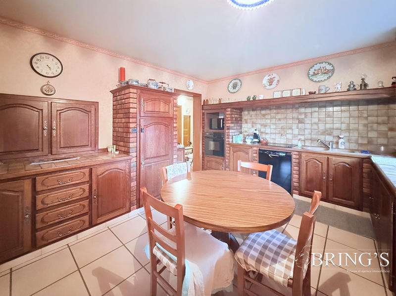 Maison - 250 m² - 8 pièces