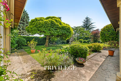 Maison - 200 m² - 6 pièces