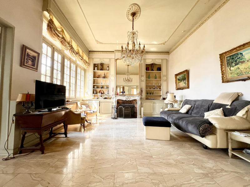 Maison - 244 m² - 8 pièces