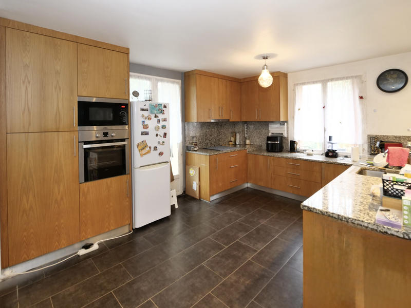 Maison - 184 m² - 9 pièces