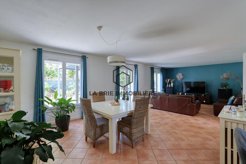 Maison - 161 m² - 8 pièces