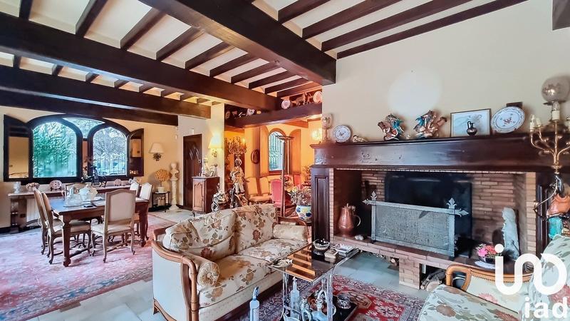 Maison - 445 m² - 11 pièces