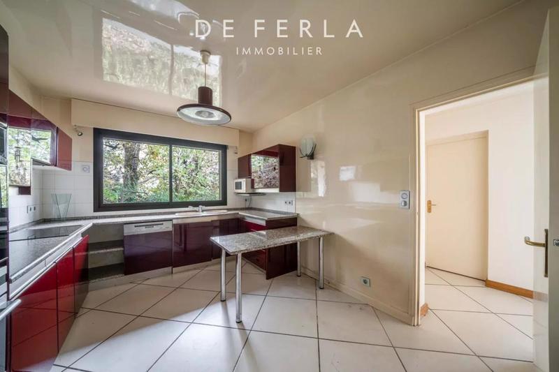 Maison - 239 m² - 7 pièces