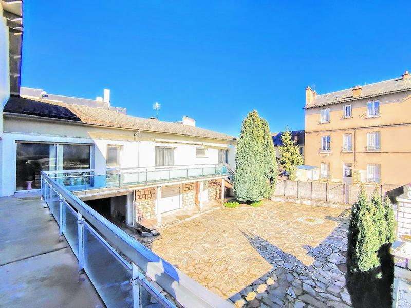 Maison - 570 m² - 8 pièces