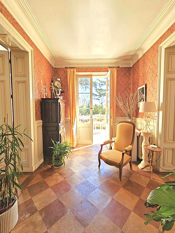 Maison - 302 m² - 8 pièces