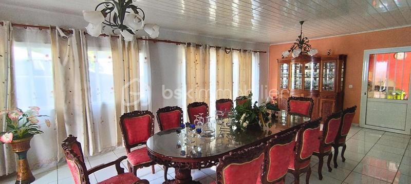 Maison - 355 m² - 12 pièces