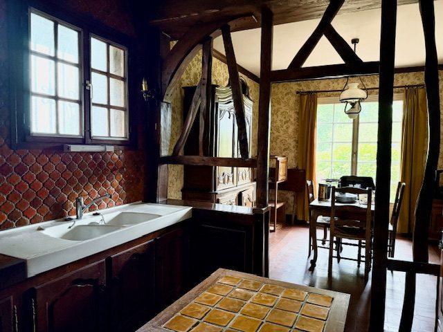 Maison ancienne - 220 m² - 12 pièces