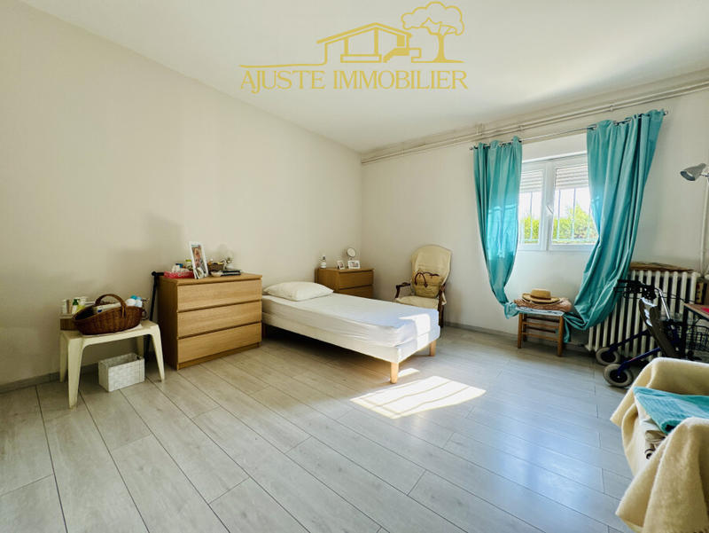 Maison - 220 m² - 7 pièces