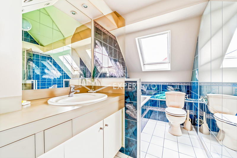 Maison - 206 m² - 9 pièces