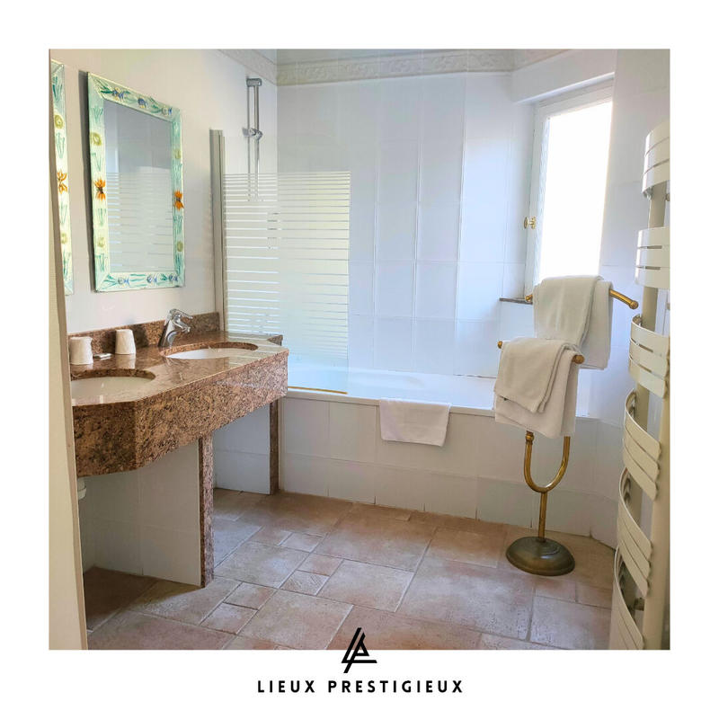 Demeure - 1 500 m² - 55 pièces