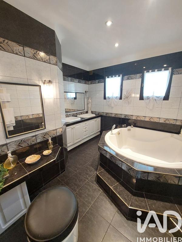 Maison - 228 m² - 7 pièces