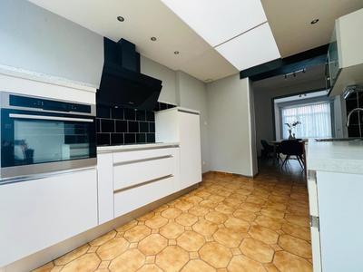 Maison - 102 m² - 6 pièces