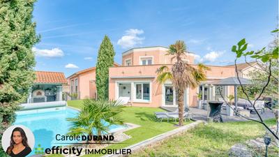 Maison - 264 m² - 8 pièces