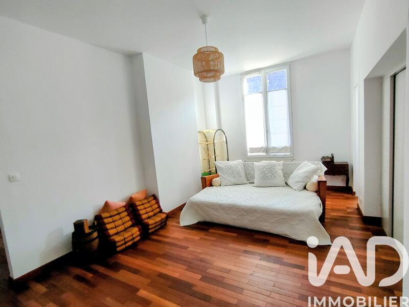 Maison - 285 m² - 9 pièces