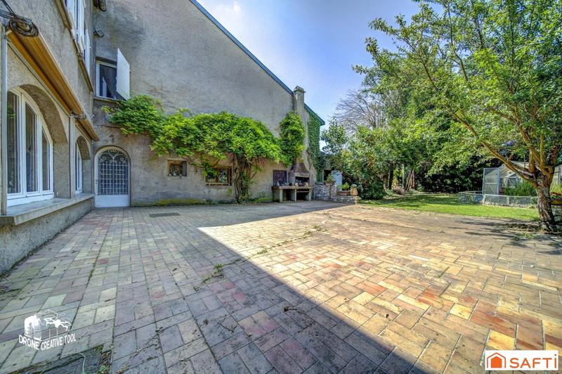 Maison - 351 m² - 14 pièces