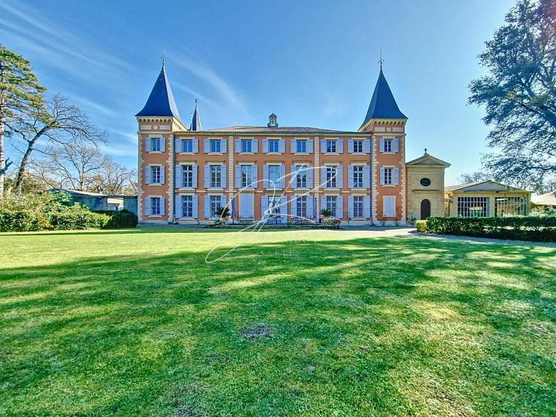 Château - 1 450 m² - 30 pièces