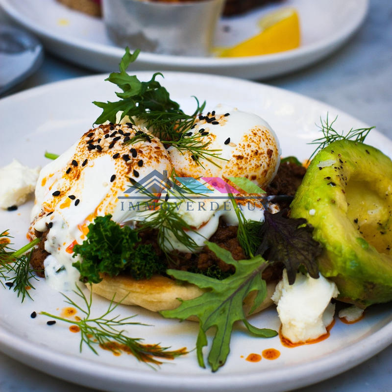 Local commercial - 1 800 m² - 25 pièces