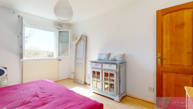 Maison - 230 m² - 9 pièces