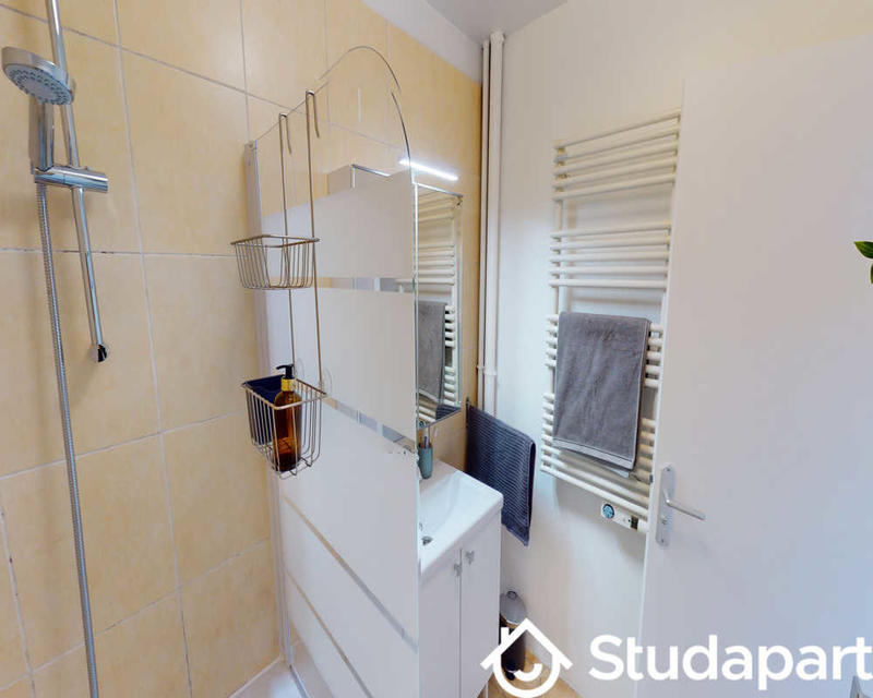 Chambre - 80 m² - 1 pièce