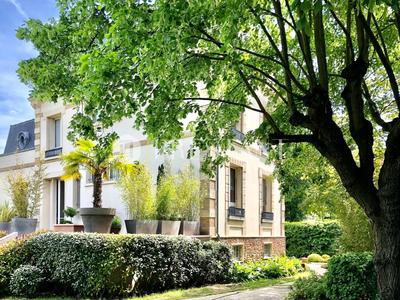 Maison - 300 m² - 9 pièces