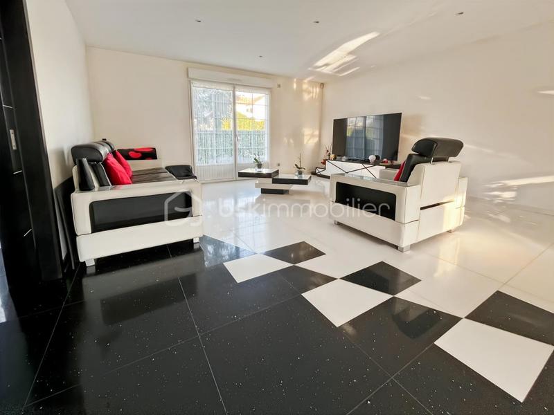 Demeure - 341 m² - 7 pièces