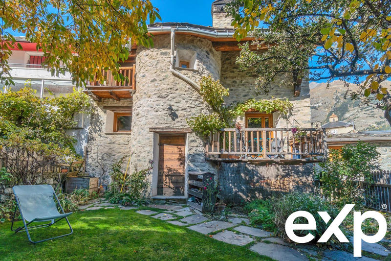 Maison - 438 m² - 12 pièces