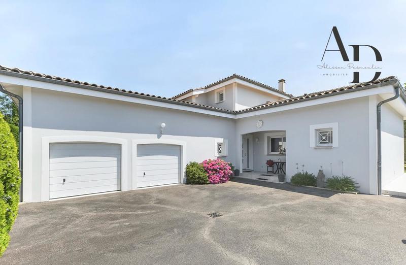 Maison - 285 m² - 7 pièces